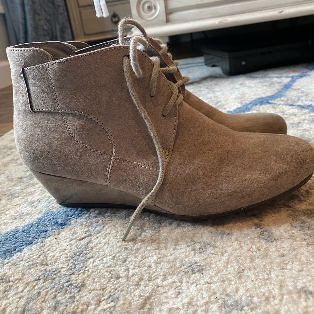 Women’s Suede Wedges